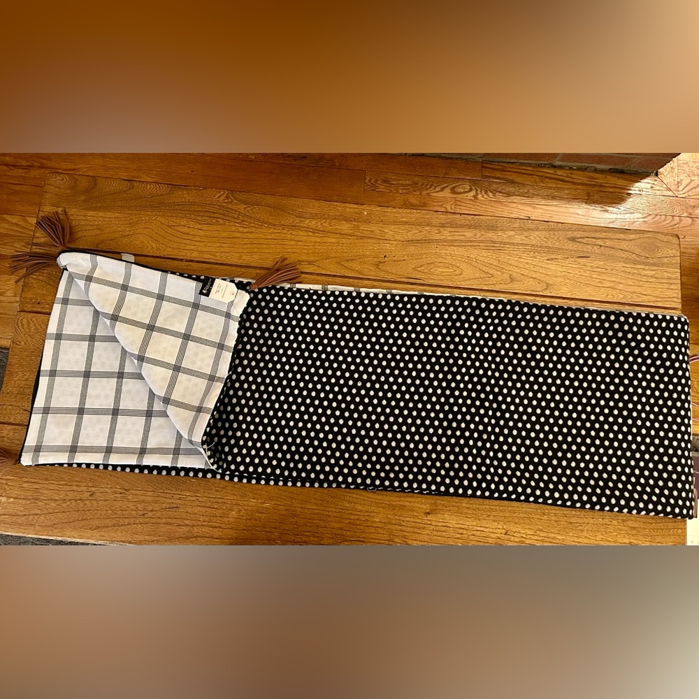 NWT Black and white table reversible table runner with brown tassels - Picture 4 of 4